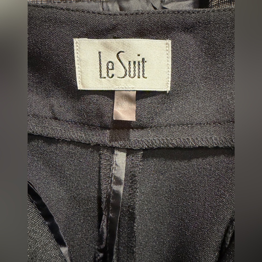 Le Suit Women's Blazer and pants. Jacket- Gray/Black Plaid and Black pants. - Picture 6 of 10